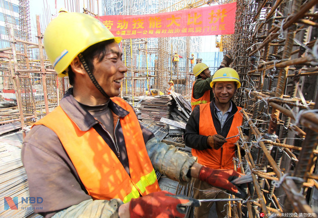 每经18点：女白领为省钱买房每天只花5块钱？故事很励志但真相让你喷血