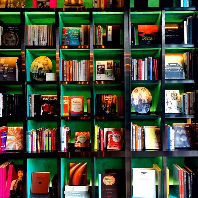 “她”这样被悦游宠爱了：营养餐、精华护理、360度造型服务、艺术中心畅游