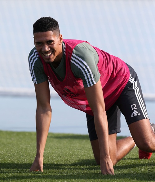 曼联全队抵达迪拜首训，众将出境，全力备战英超下一轮