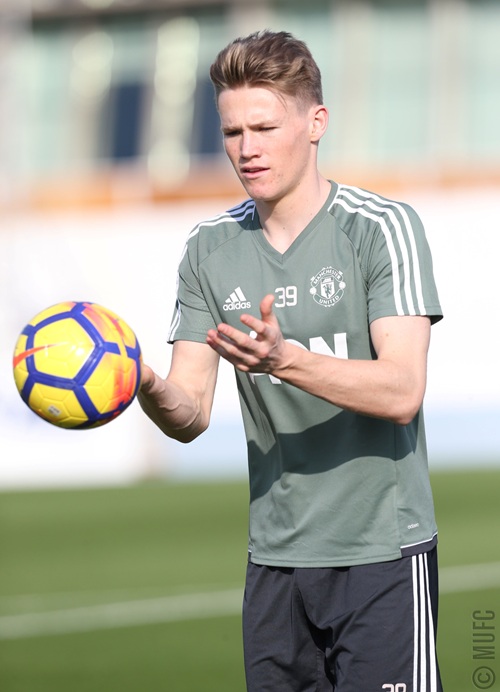 曼联全队抵达迪拜首训，众将出境，全力备战英超下一轮