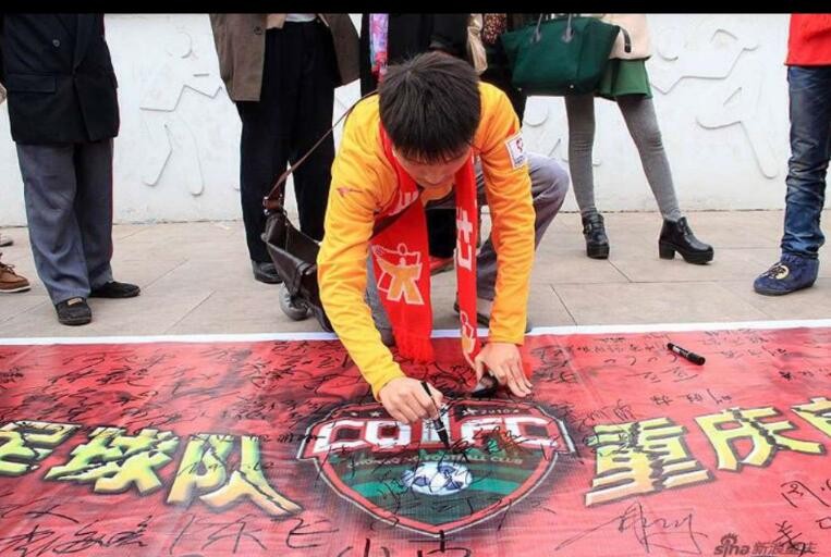 多少人痛饮这份悲凉中国足球俱乐部的更新换代我们只能接受！