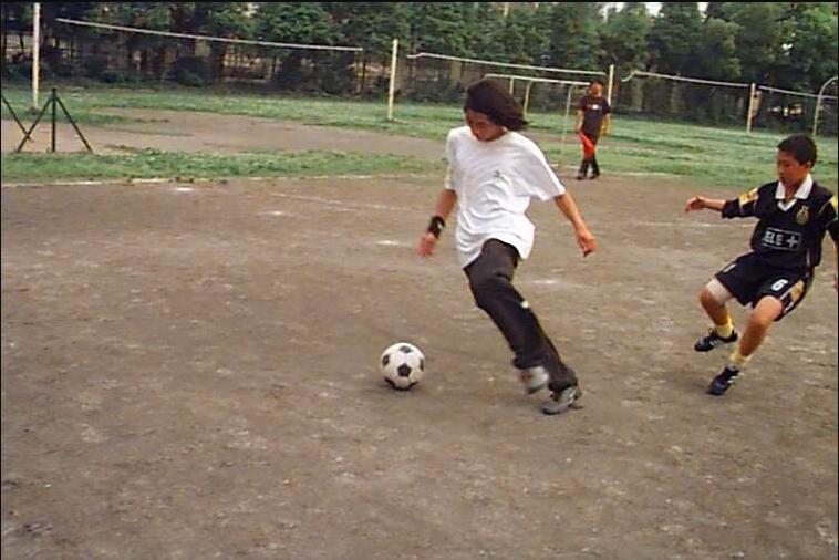 齐达内和韩寒什么关系,韩寒踢球被虐