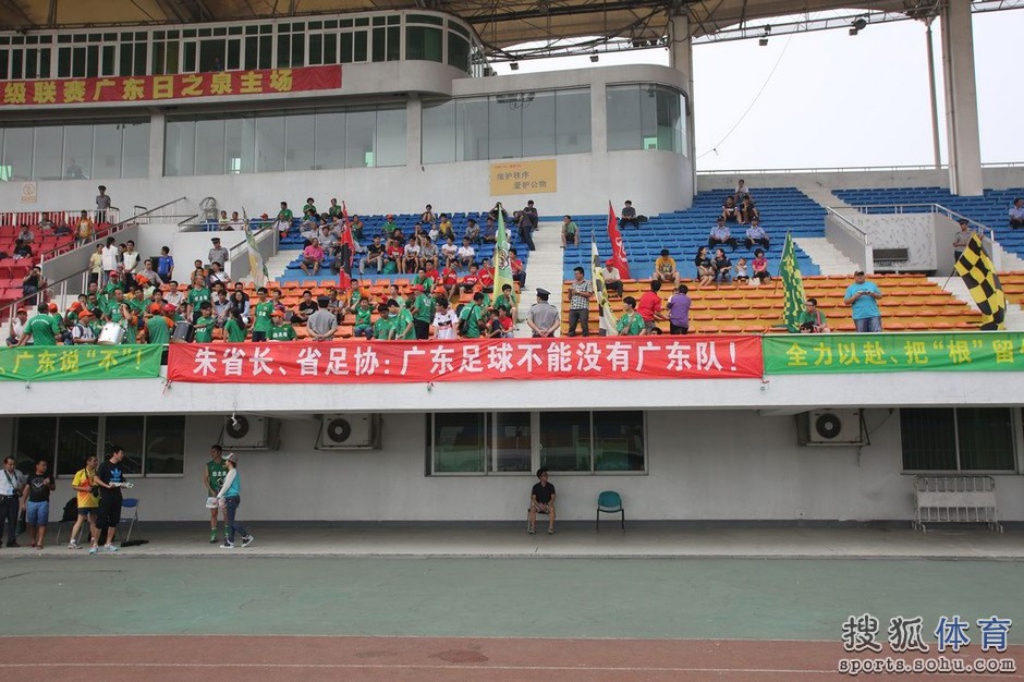 多少人痛饮这份悲凉中国足球俱乐部的更新换代我们只能接受！