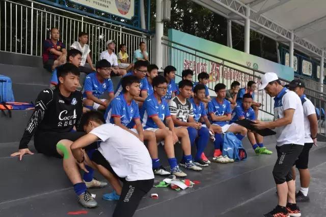 体育老师要会足球篮球等吗,体育老师会踢球