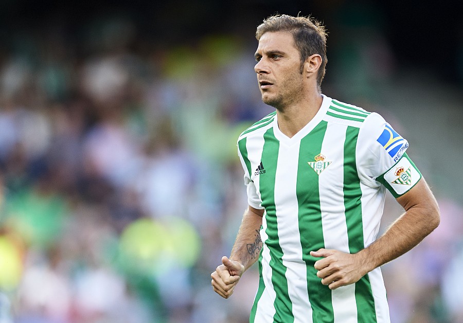 不甘凤尾，盘点足坛没嫁入过豪门的实力球星