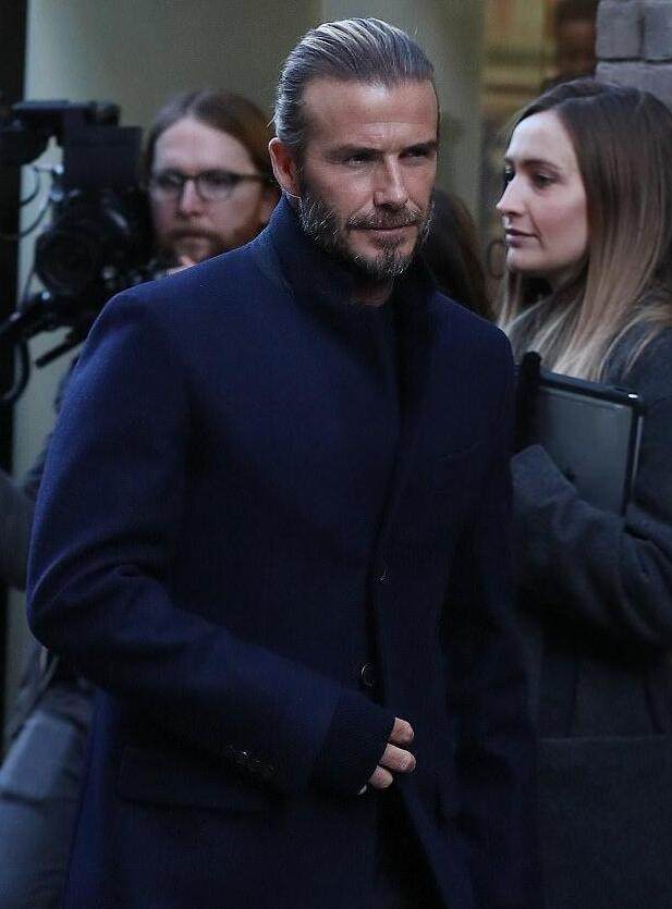 靳东穿风衣耍帅,靳东帅气穿风衣