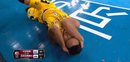 京城德惨遭常林脚踢爆头翟晓川锁喉贺希宁我相信常哥不是有意的