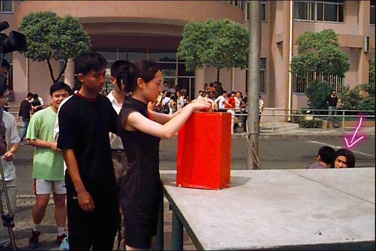 齐达内和韩寒什么关系,韩寒踢球被虐