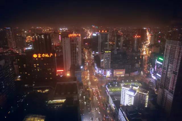 “她”这样被悦游宠爱了：营养餐、精华护理、360度造型服务、艺术中心畅游