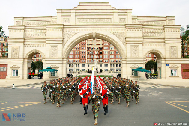 每经18点：女白领为省钱买房每天只花5块钱？故事很励志但真相让你喷血