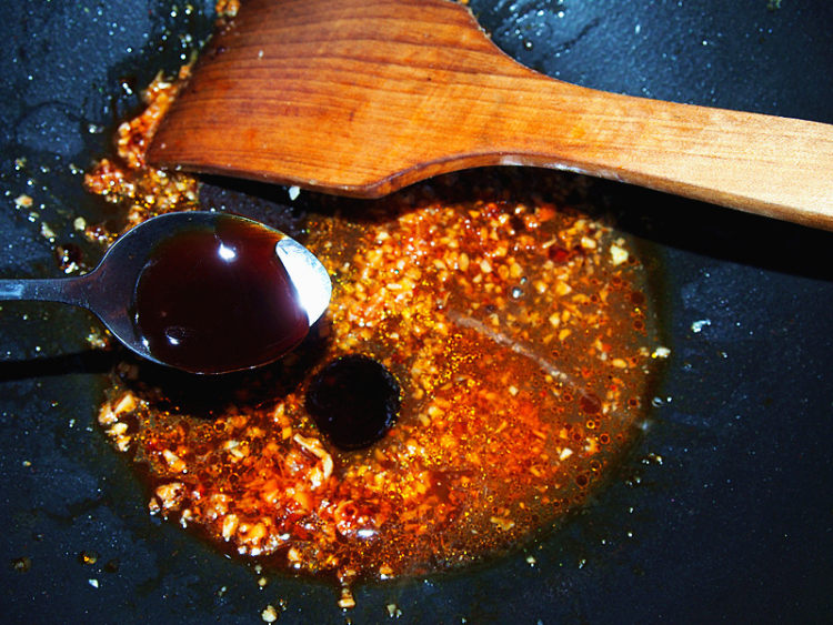 正宗铁板鱿鱼制作方法视频,自制铁板鱿鱼酱料的做法