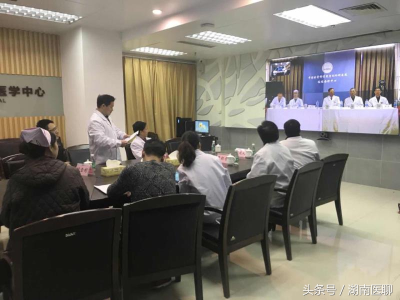 12岁小孩因长相太怪无法入学，尝试整形手术成功，父母热泪盈眶！