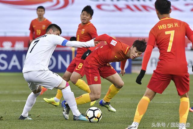 国足最惊人的一次进球,国足上演63秒窒息操作16次回传gif