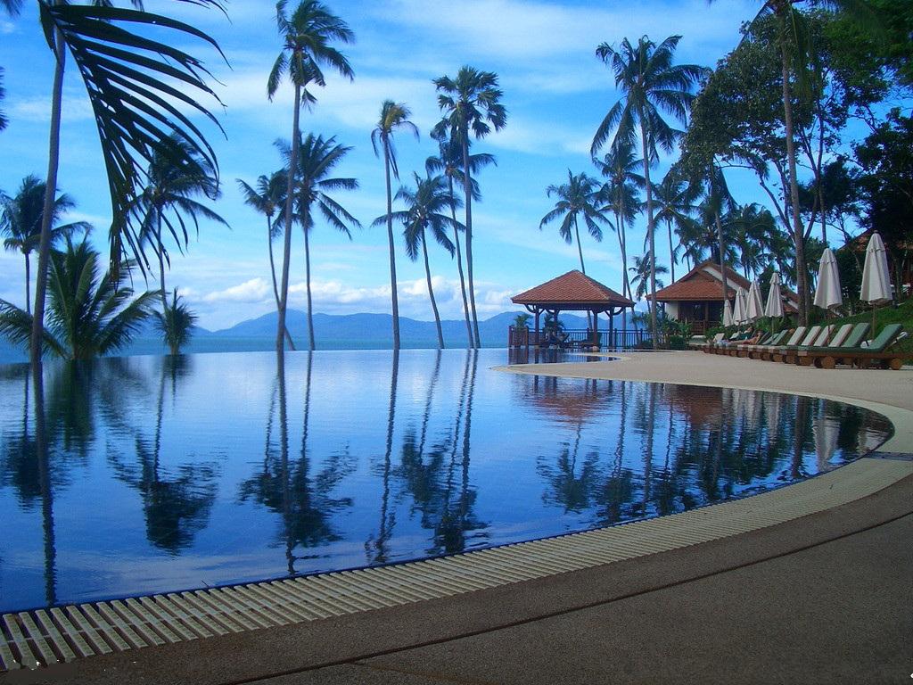 在全球最美夕阳面前，一口喝下巴厘岛的限量蓝！