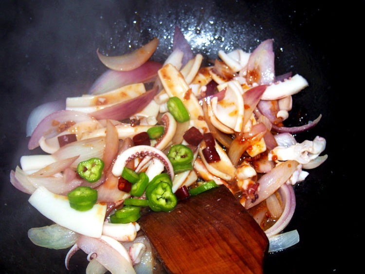 正宗铁板鱿鱼制作方法视频,自制铁板鱿鱼酱料的做法