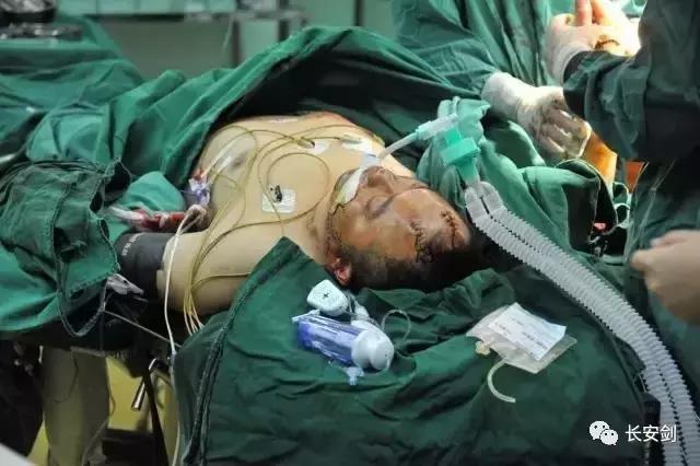 案件回顾被绑架158天的女孩,2011年解救人质真实事件