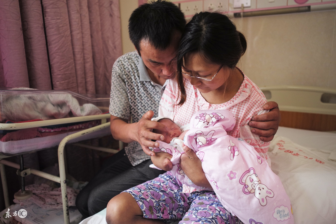 临近产期怎么辨别羊水不足了,怎么区分是羊水破了还是漏尿