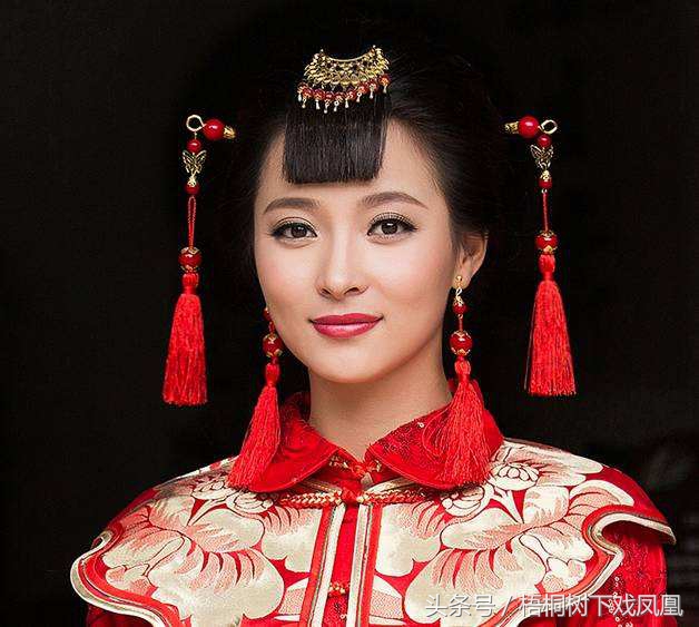 洞房新郎揭开新娘盖头流程,旧时洞房的习俗