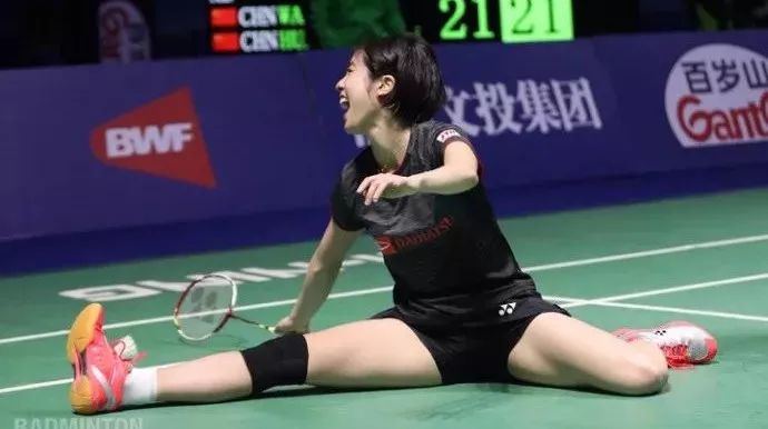 打球前怎样热身,打球必会的几个动作