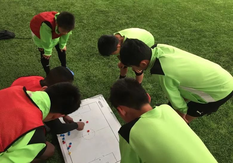 门德斯参加活动,门德斯庆祝金球