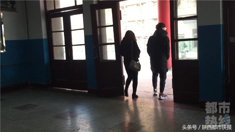 一学生被老师踢断腿骨,学生被老师踢断腿骨教育局证实