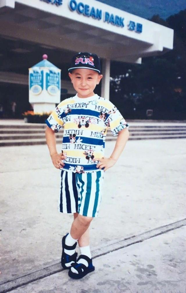 他曾被嘲笑长惨！瘦下帅过鹿晗！网友直呼：眉毛太抢镜呀！