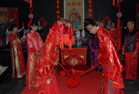 古代迎亲遇丧事谁让路,迎亲队伍遇到葬礼队伍怎么办