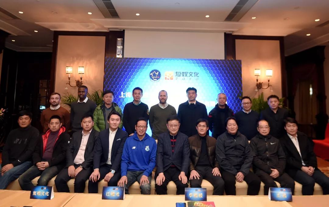 门德斯参加活动,门德斯庆祝金球