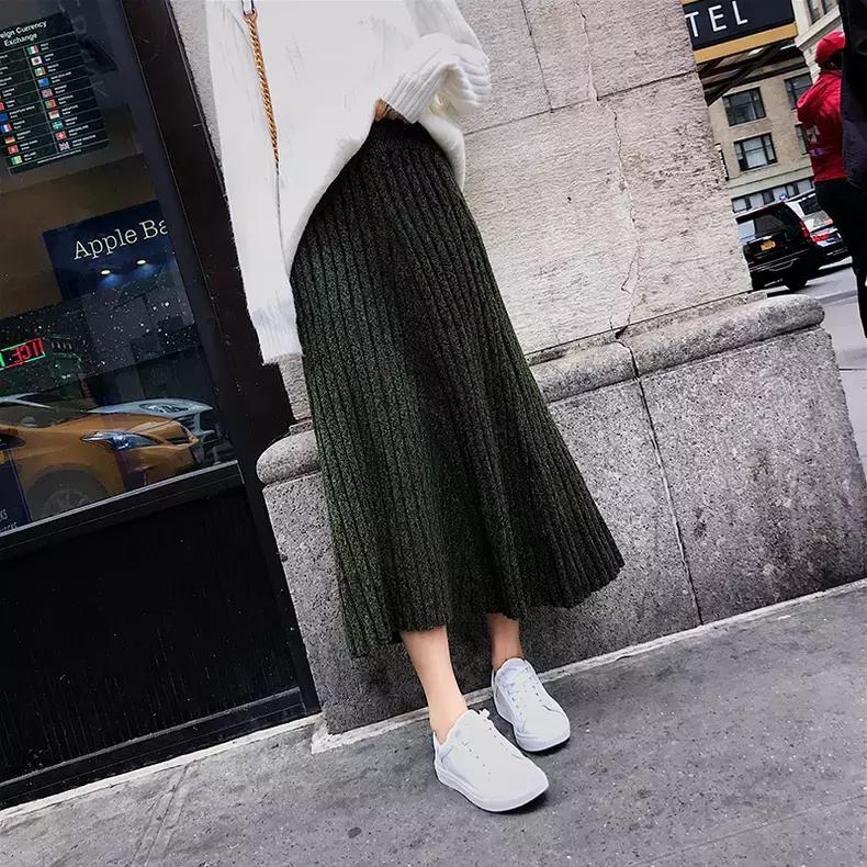 黑色紧身针织半身裙穿搭,高腰针织半身裙搭配什么上衣