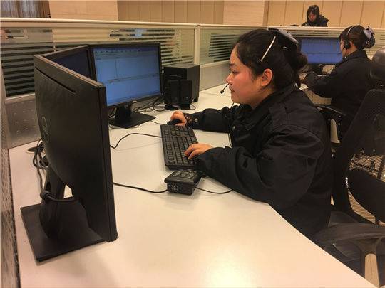 媒怒批国足两连败输球又输人,国足1比3输球后的球迷