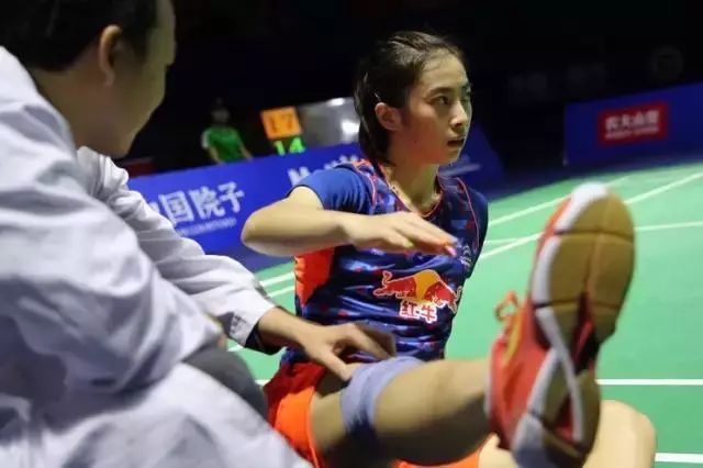 打球前怎样热身,打球必会的几个动作