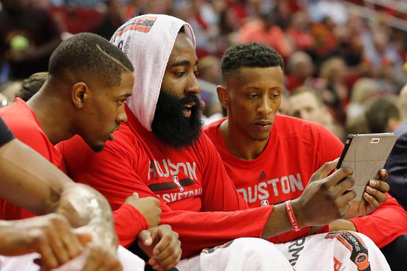 火箭又一哈登兄弟离队倒计时！莫雷或再换*器武**斗勇士？