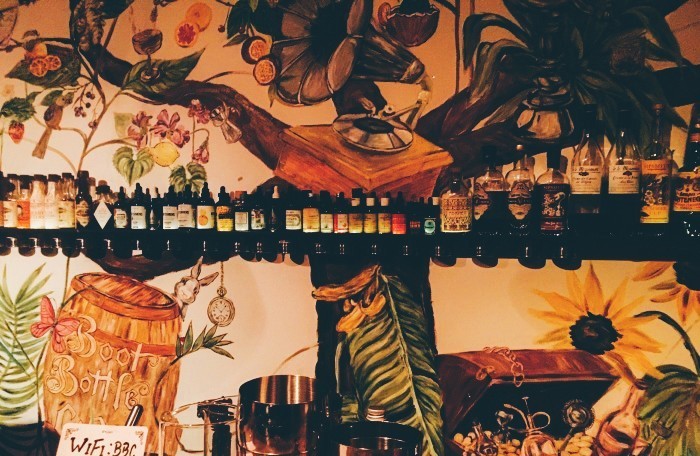 京城那些深不可测的饭局与骗局,揭秘酒馆的酒