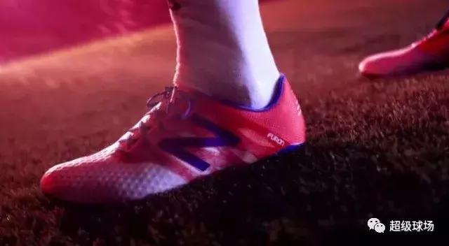 aj和足球鞋该选哪个,aj和阿迪达斯足球鞋选哪个