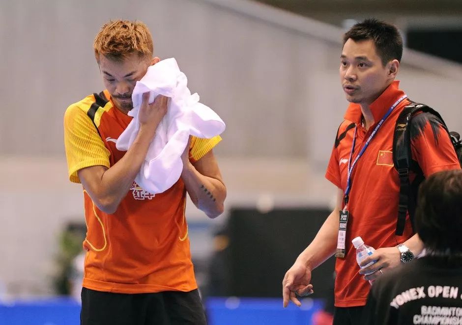 打球前怎样热身,打球必会的几个动作