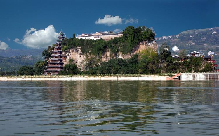长江三峡-有夔门天下雄！还有-两岸崇山峻岭，悬崖绝壁，风光奇绝