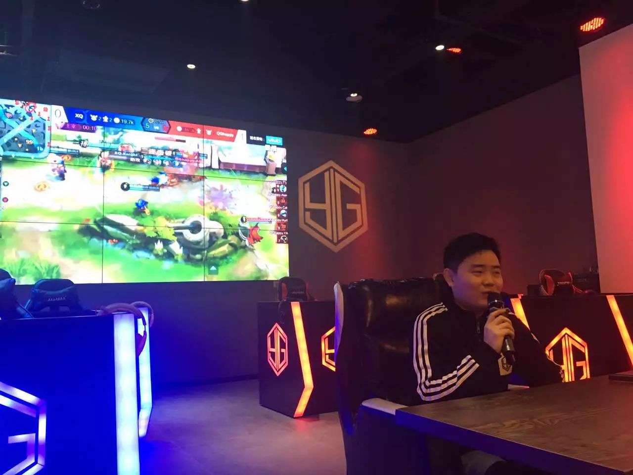 无锡开出首家手游吧小伙用打游戏来创业