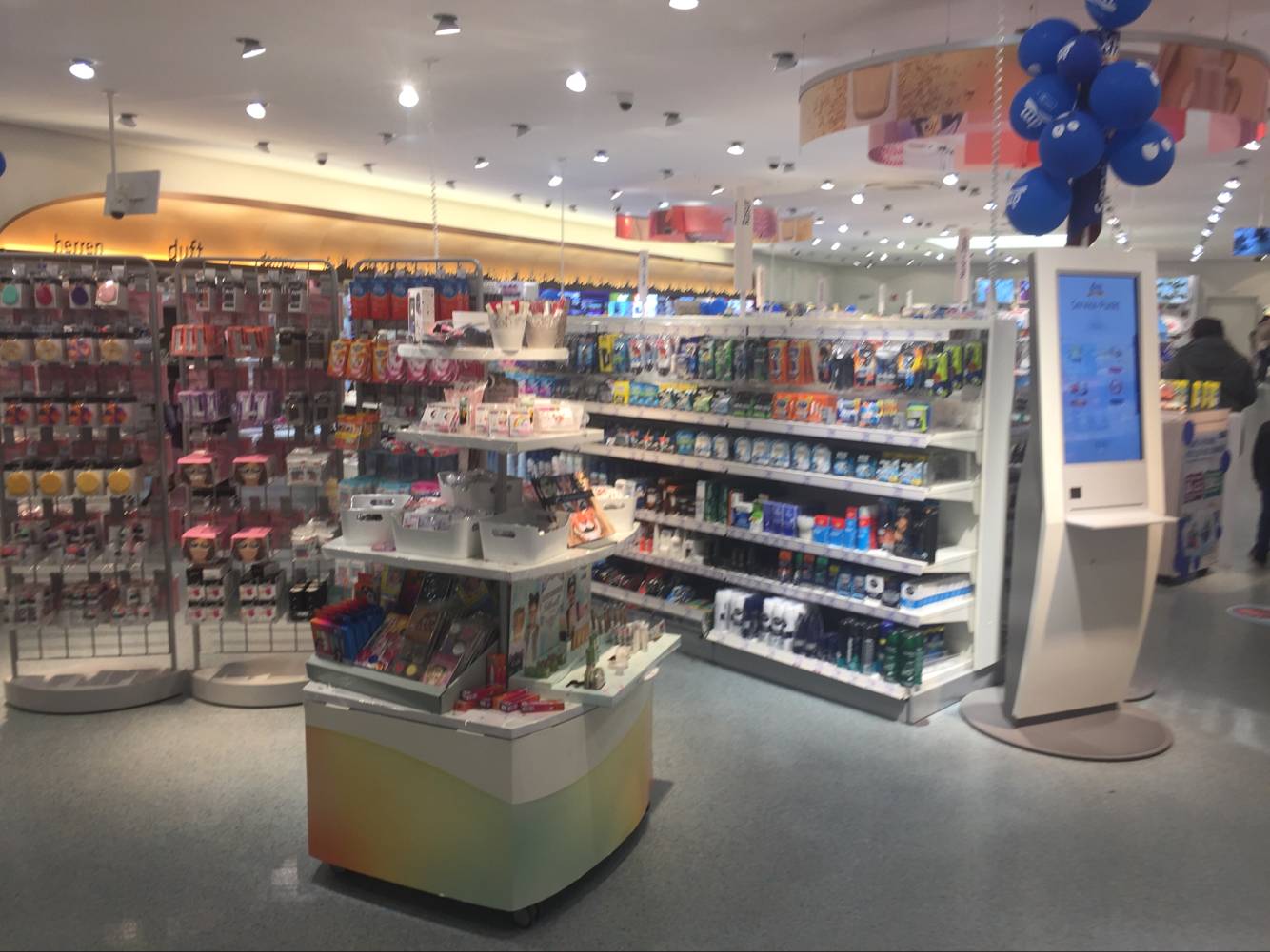 昨天看《明星大侦探》，发现鬼鬼手里的东西不寻常