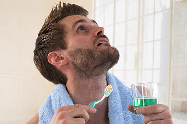 牙齿特别黄想什么办法能让它白,牙齿很黄怎么让它变白啊