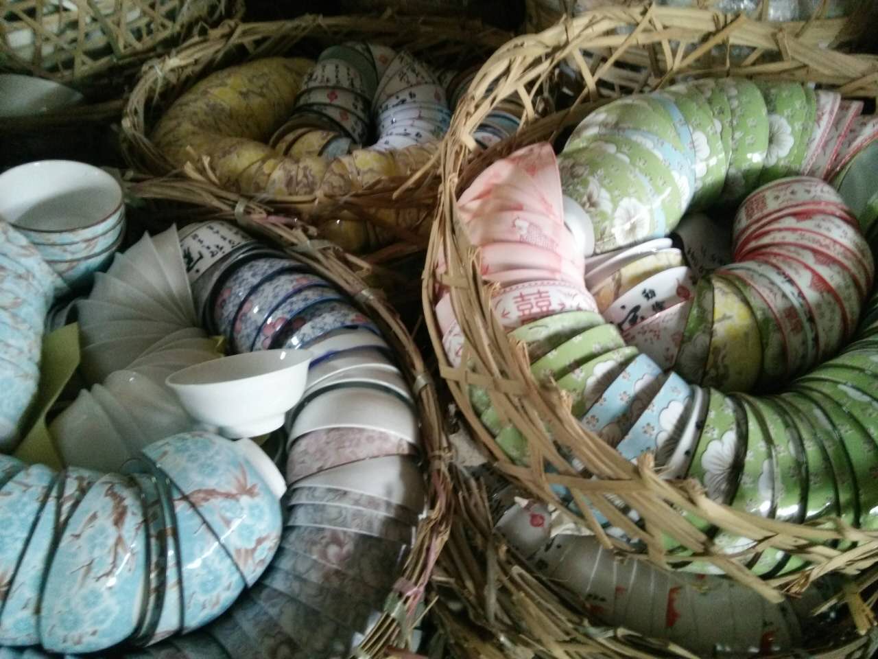 去潮州库存陶瓷库房的一天苦逼的生活，为了生活难啊，累也要坚持