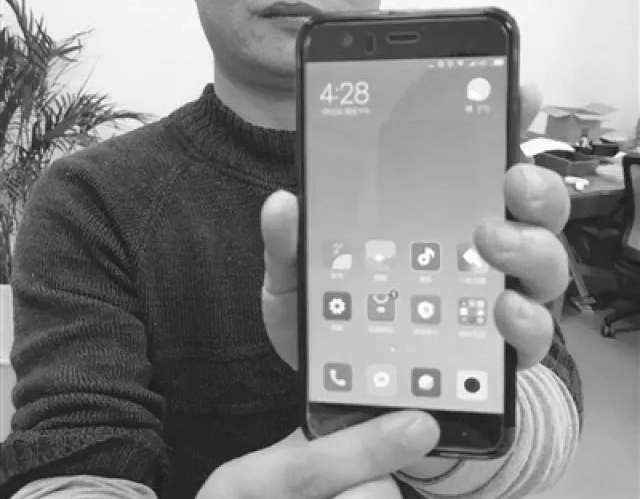 一段透明胶带+一支导电笔，大神秒破小米5S指纹识别