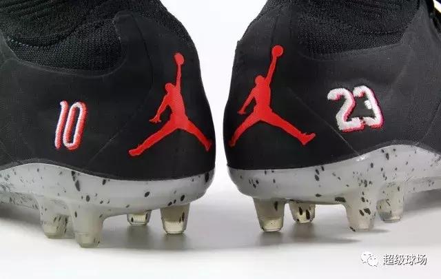 aj和足球鞋该选哪个,aj和阿迪达斯足球鞋选哪个