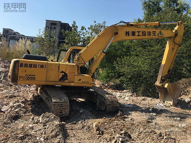 20万左右二手小松200挖掘机,小松挖掘机销量