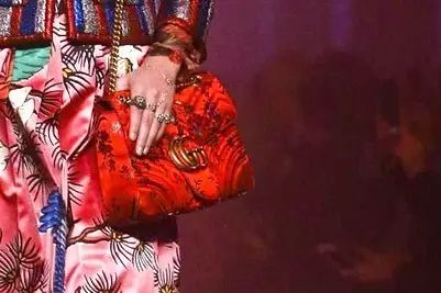 为什么要花这么多钱买一个包,为什么要买一万多的包