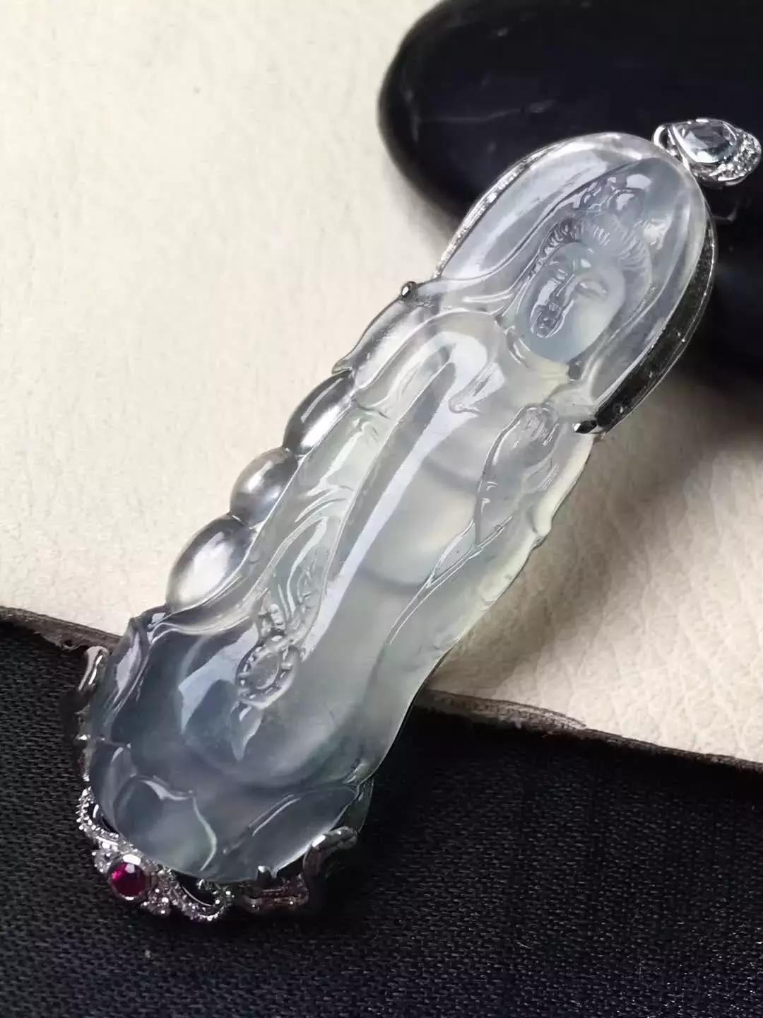 找谁说理去？30000买一只“翡翠”手镯，现在只值3000了？