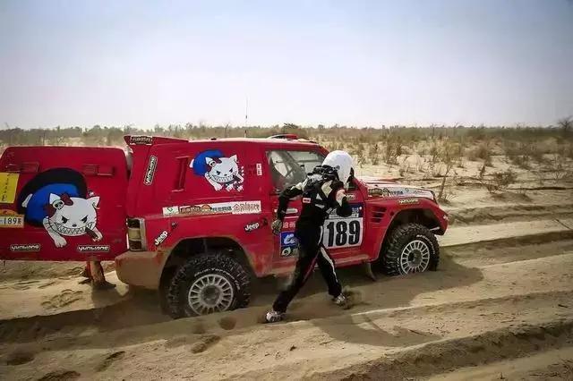 玩越野车的女人四川人,女人玩越野