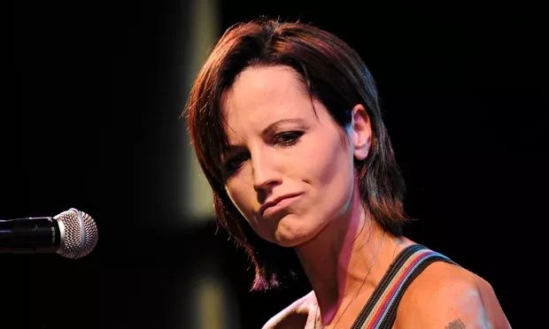 小红莓主唱去世前听的歌曲,小红莓乐队主唱去世经典曲目回顾