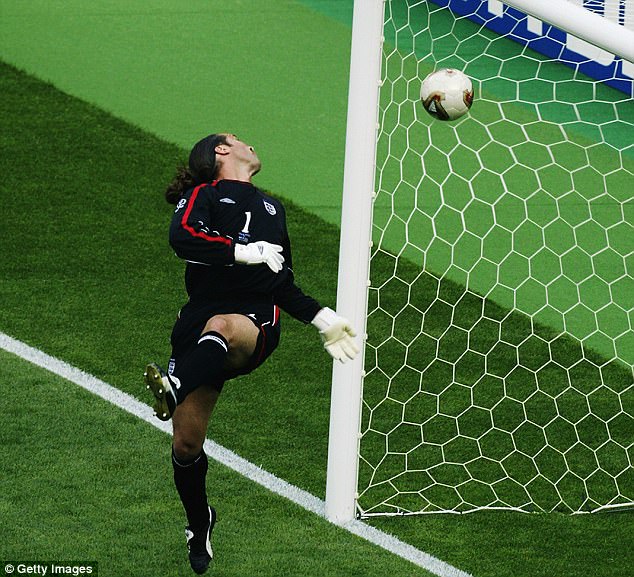 退役多年小罗依然天赋异禀,小罗为什么那么年轻就退役了