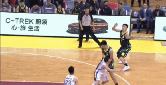 黑哨软哨再现CBA，看来姚主席下一步要狠抓裁判了