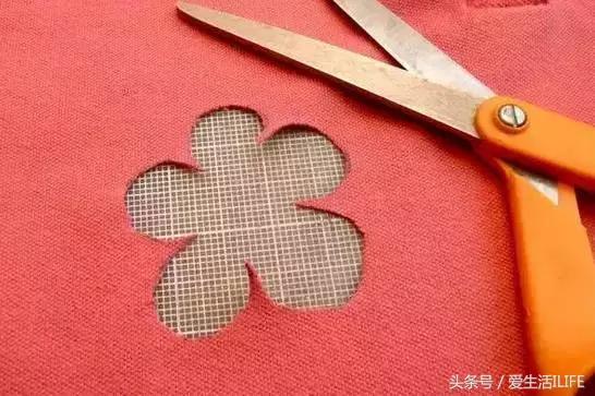 破洞衣服照样补出时尚来，衣物破损修补方法